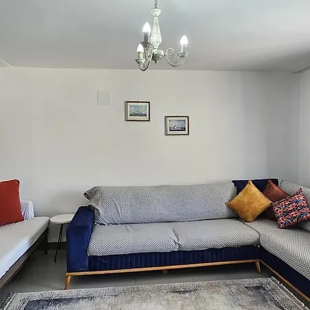 Zümrüt Villa *